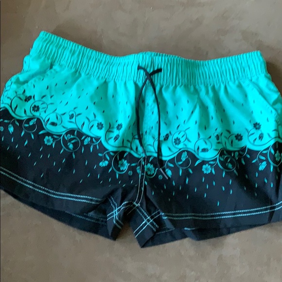 Pants - NWOT CLEARANCE 🎉Cute running shorts